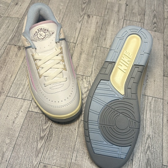New in box Womens Air JORDAN 2 Retro Low! - Picture 11 of 12